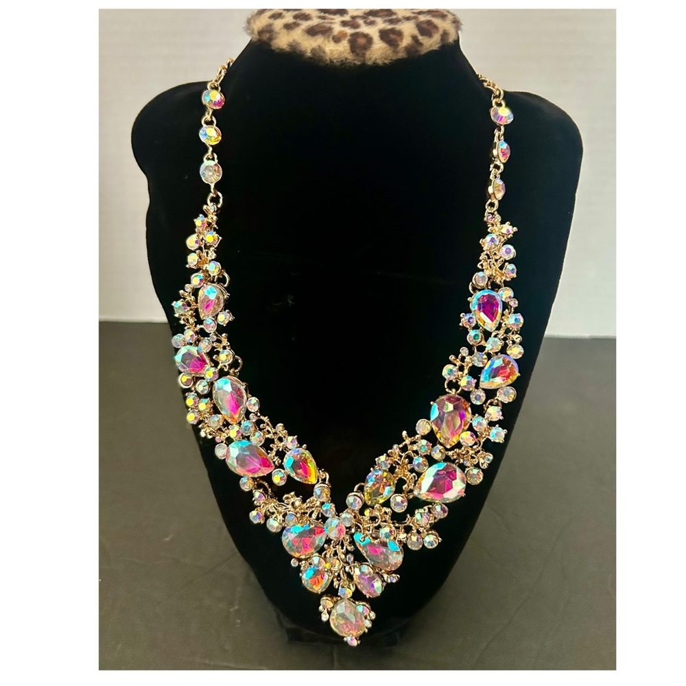 Elegant Gold and Multicolor Necklace